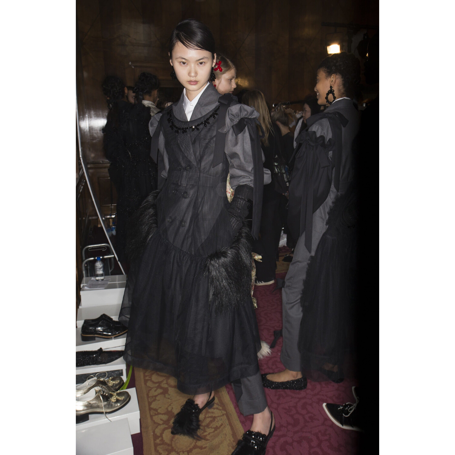 Фото Backstage Simone Rocha Fall 2018 Ready-to-Wear Backstage Simone Rocha осень зима 2018 коллекция неделя моды в Лондане LFW Mainstyles
